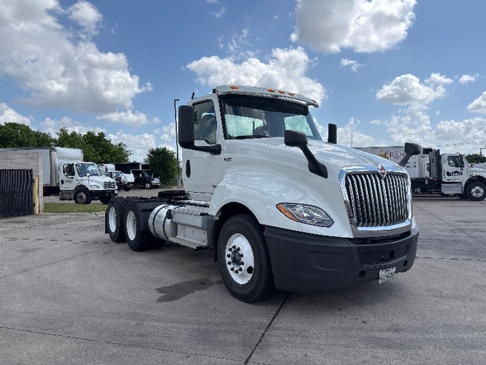 Day Cab Tractor-Heavy Duty Tractors-International-2019-LT625-Arlington-TX-281,904\n\t\tmiles-$ 26,750 - Image 1