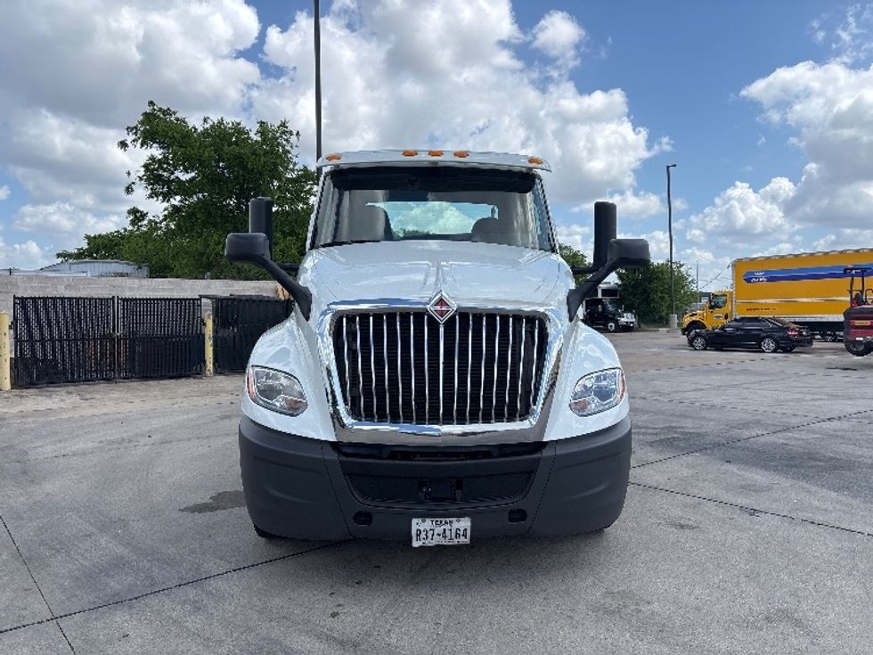 Day Cab Tractor-Heavy Duty Tractors-International-2019-LT625-Arlington-TX-281,904\n\t\tmiles-$ 26,750 - Image 2