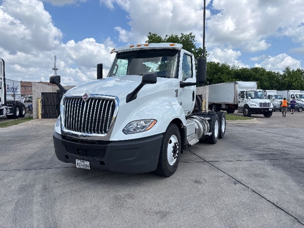 Day Cab Tractor-Heavy Duty Tractors-International-2019-LT625-Arlington-TX-281,904\n\t\tmiles-$ 26,750 - Image 3