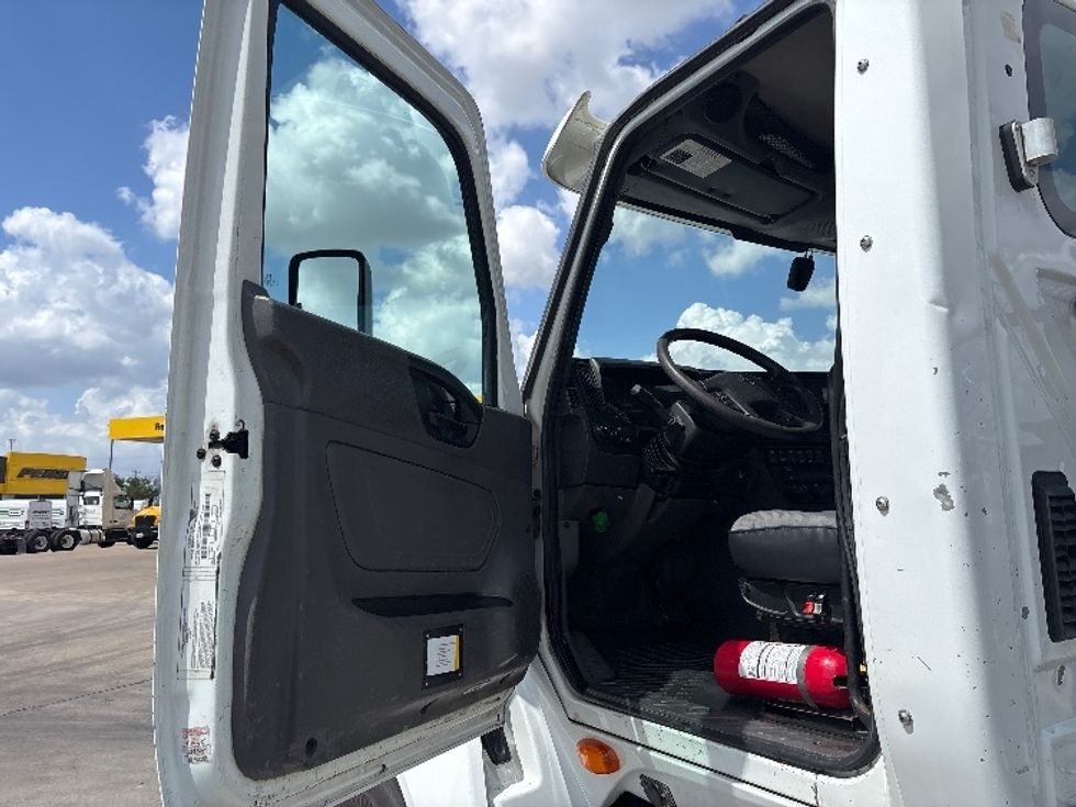 Day Cab Tractor-Heavy Duty Tractors-International-2019-LT625-Arlington-TX-281,904\n\t\tmiles-$ 26,750 - Image 9