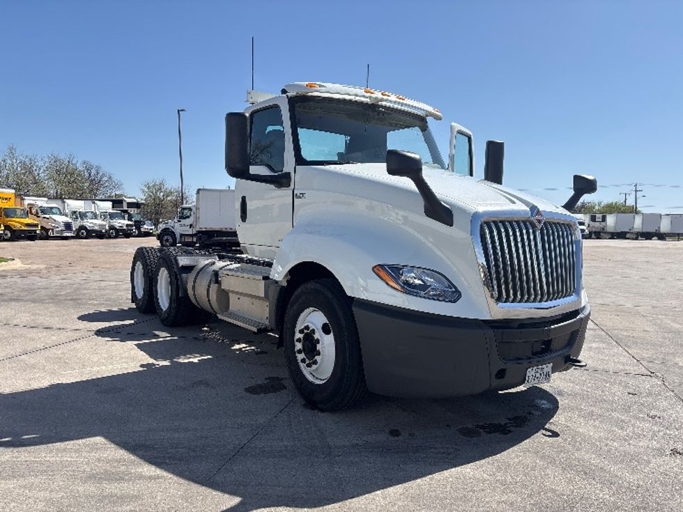 Day Cab Tractor-Heavy Duty Tractors-International-2019-LT625-Arlington-TX-293,639\n\t\tmiles-$ 26,750 - Image 1