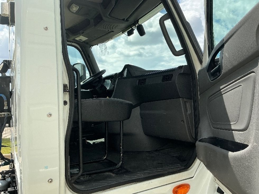 Day Cab Tractor-Heavy Duty Tractors-International-2019-LT625-Arlington-TX-293,639\n\t\tmiles-$ 26,750 - Image 13