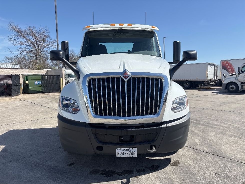 Day Cab Tractor-Heavy Duty Tractors-International-2019-LT625-Arlington-TX-293,639\n\t\tmiles-$ 26,750 - Image 2