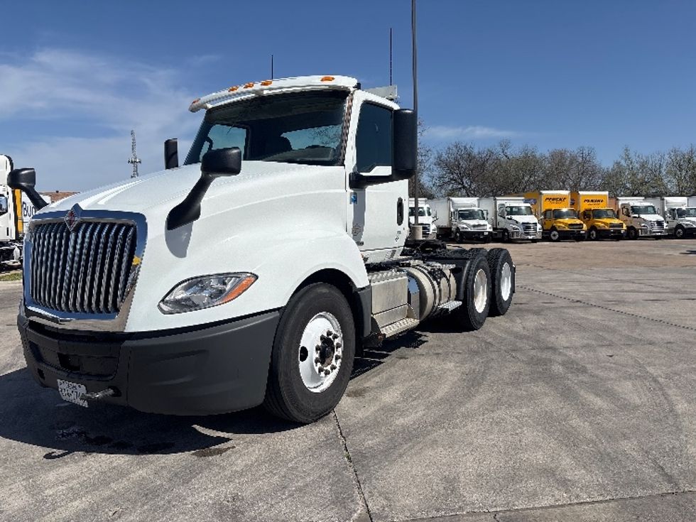 Day Cab Tractor-Heavy Duty Tractors-International-2019-LT625-Arlington-TX-293,639\n\t\tmiles-$ 26,750 - Image 3