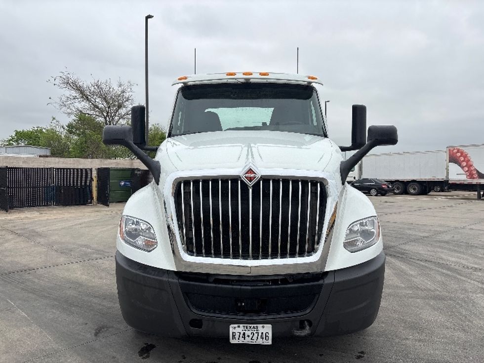 Day Cab Tractor-Heavy Duty Tractors-International-2019-LT625-Arlington-TX-460,911\n\t\tmiles-$ 22,250 - Image 2
