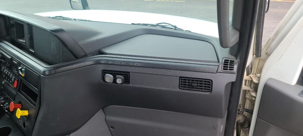 Day Cab Tractor-Heavy Duty Tractors-International-2019-LT625-Atlanta-GA-359,655\n\t\tmiles-$ 29,000 - Image 13