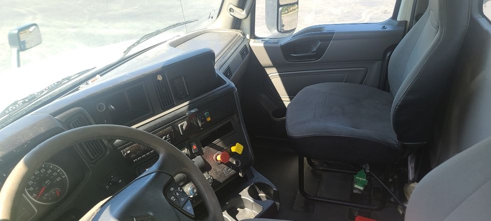Day Cab Tractor-Heavy Duty Tractors-International-2019-LT625-Atlanta-GA-398,194\n\t\tmiles-$ 26,750 - Image 10