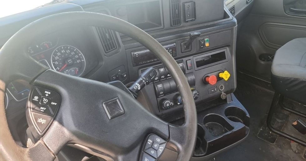 Day Cab Tractor-Heavy Duty Tractors-International-2019-LT625-Atlanta-GA-407,561\n\t\tmiles-$ 26,250 - Image 11