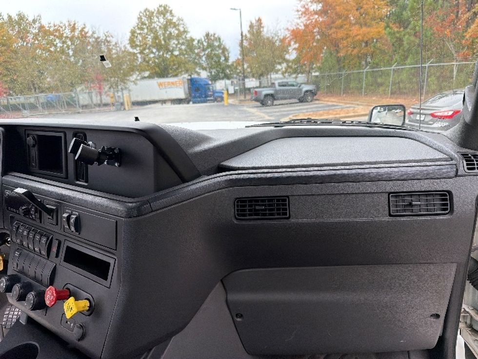 Day Cab Tractor-Heavy Duty Tractors-International-2019-LT625-Atlanta-GA-439,205\n\t\tmiles-$ 22,250 - Image 12