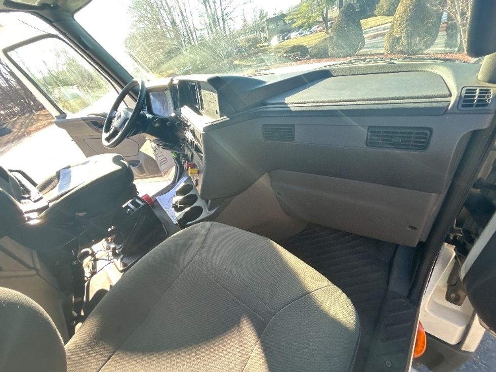 Day Cab Tractor-Heavy Duty Tractors-International-2019-LT625-Auburn-MA-476,192\n\t\tmiles-$ 22,250 - Image 13