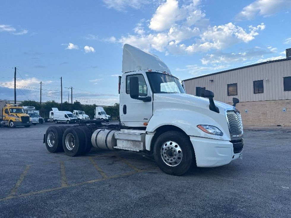 Day Cab Tractor-Heavy Duty Tractors-International-2019-LT625-Austin-TX-464,005\n\t\tmiles-$ 15,000 - Image 1