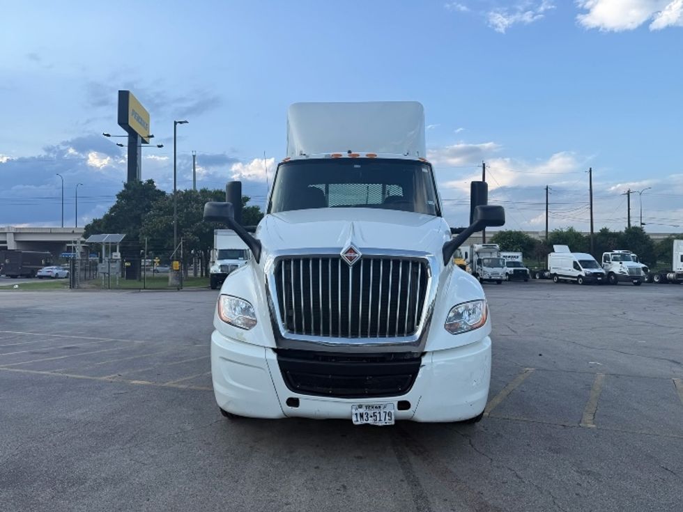 Day Cab Tractor-Heavy Duty Tractors-International-2019-LT625-Austin-TX-464,005\n\t\tmiles-$ 15,000 - Image 2