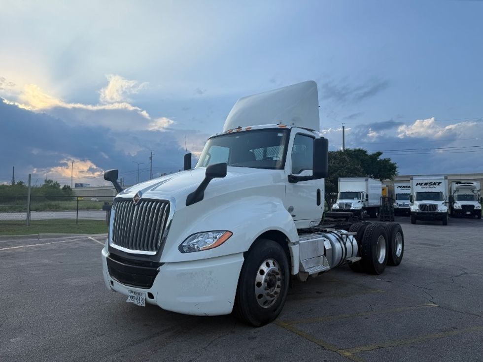Day Cab Tractor-Heavy Duty Tractors-International-2019-LT625-Austin-TX-464,005\n\t\tmiles-$ 15,000 - Image 3
