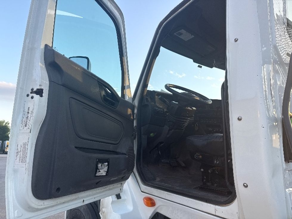 Day Cab Tractor-Heavy Duty Tractors-International-2019-LT625-Austin-TX-464,005\n\t\tmiles-$ 15,000 - Image 9