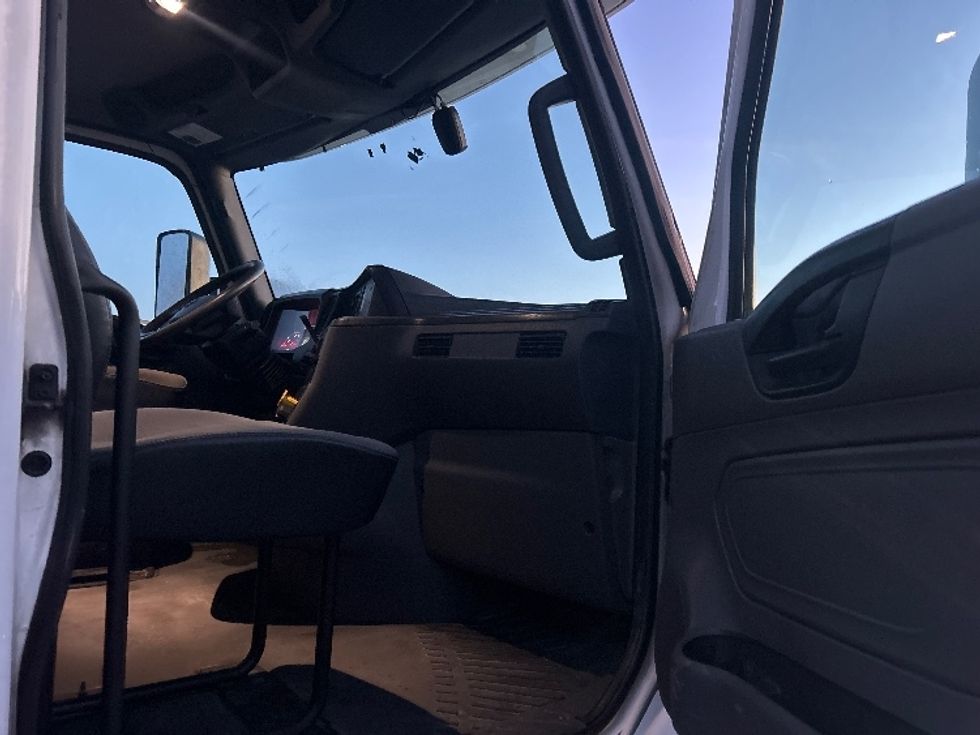 Day Cab Tractor-Heavy Duty Tractors-International-2019-LT625-Avon Lake-OH-465,000\n\t\tmiles-$ 23,250 - Image 12