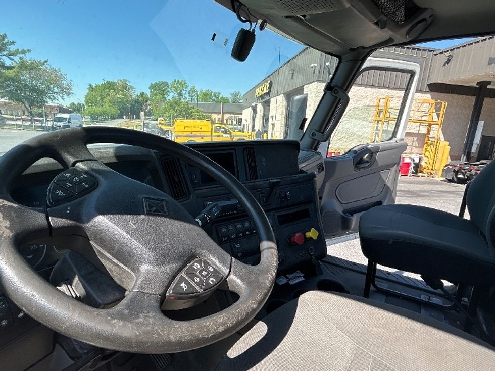 Day Cab Tractor-Heavy Duty Tractors-International-2019-LT625-Belcamp-MD-110,394\n\t\tmiles-$ 26,500 - Image 10