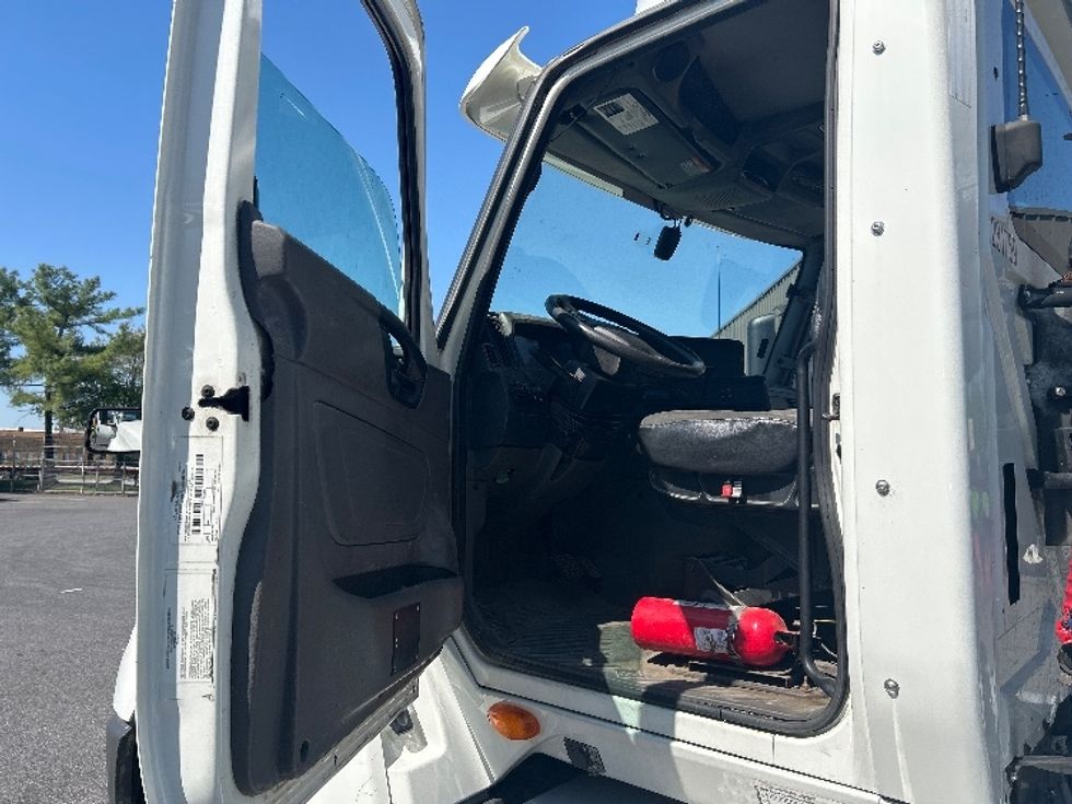 Day Cab Tractor-Heavy Duty Tractors-International-2019-LT625-Belcamp-MD-110,394\n\t\tmiles-$ 26,500 - Image 9