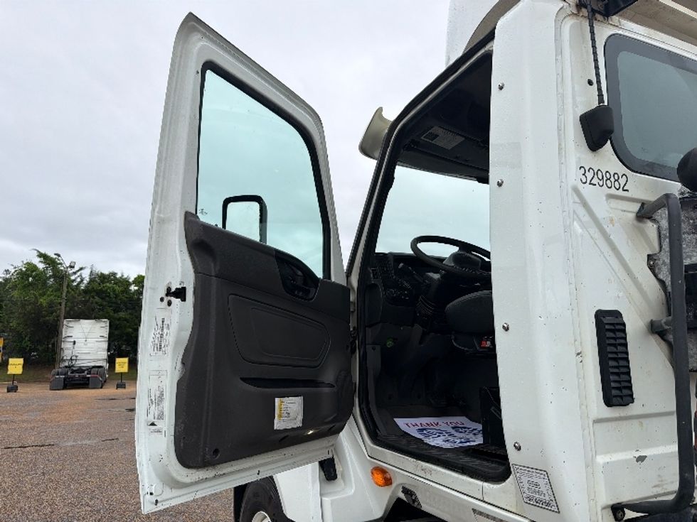 Day Cab Tractor-Heavy Duty Tractors-International-2019-LT625-Belden-MS-316,758\n\t\tmiles-$ 29,750 - Image 9