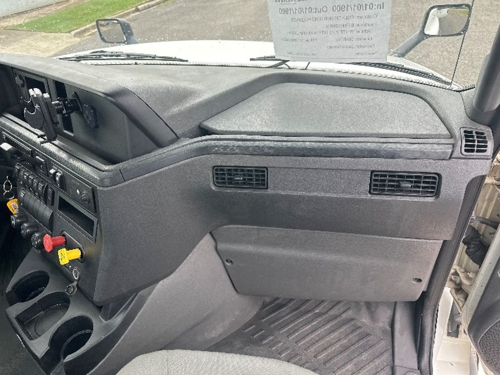 Day Cab Tractor-Heavy Duty Tractors-International-2019-LT625-Birmingham-AL-333,829\n\t\tmiles-$ 28,000 - Image 13