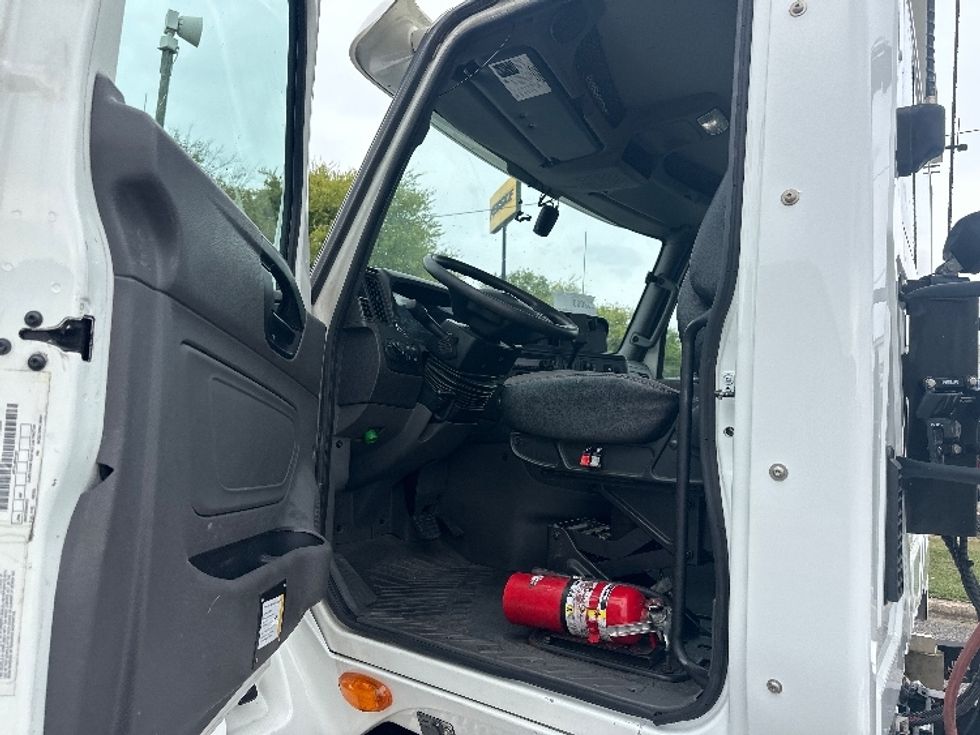 Day Cab Tractor-Heavy Duty Tractors-International-2019-LT625-Birmingham-AL-333,829\n\t\tmiles-$ 28,000 - Image 9