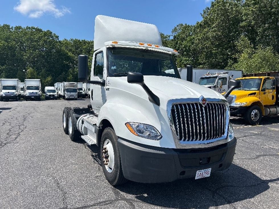 Day Cab Tractor-Heavy Duty Tractors-International-2019-LT625-Braintree-MA-160,806\n\t\tmiles-$ 29,000 - Image 1