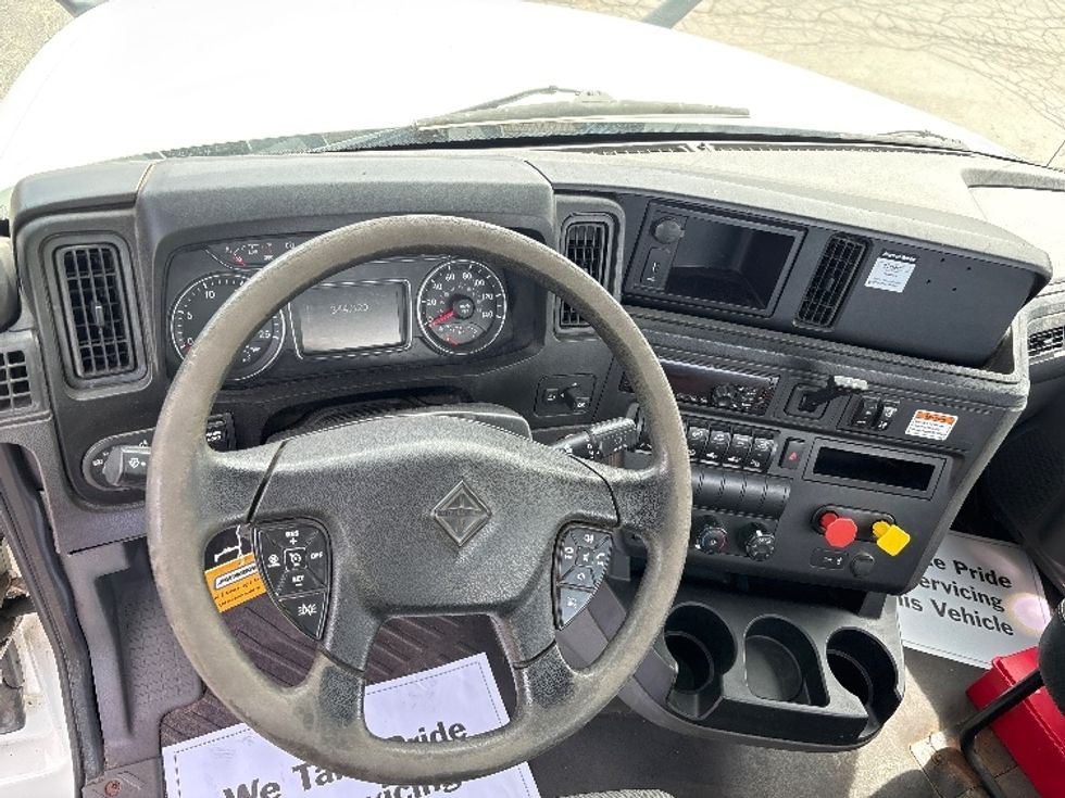 Day Cab Tractor-Heavy Duty Tractors-International-2019-LT625-Brampton-ON-344,320\n\t\tkm-$ 35,750 - Image 11