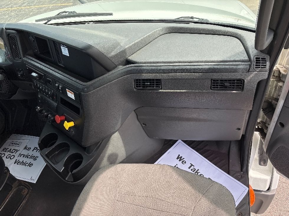 Day Cab Tractor-Heavy Duty Tractors-International-2019-LT625-Brampton-ON-344,320\n\t\tkm-$ 35,750 - Image 13