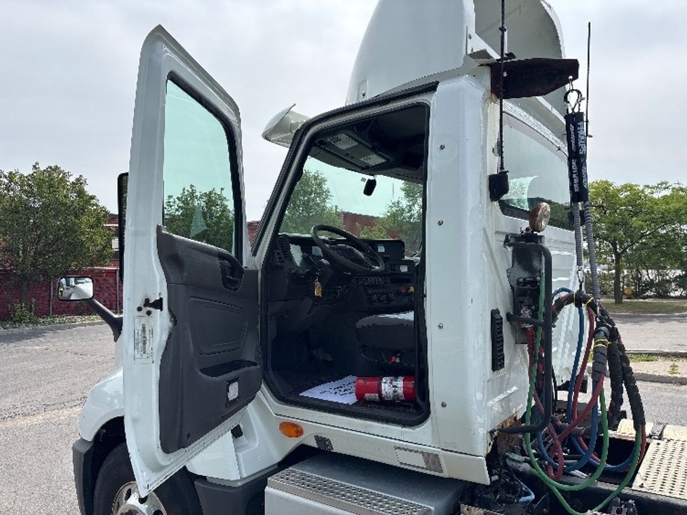 Day Cab Tractor-Heavy Duty Tractors-International-2019-LT625-Brampton-ON-344,320\n\t\tkm-$ 35,750 - Image 9