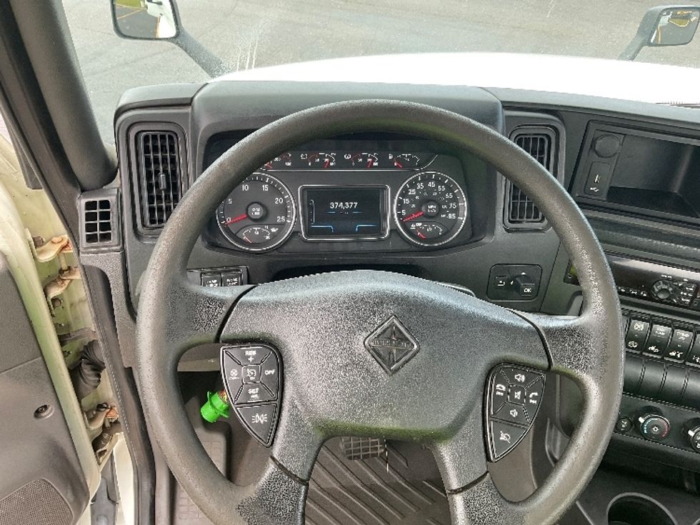 Day Cab Tractor-Heavy Duty Tractors-International-2019-LT625-Brook Park-OH-374,577\n\t\tmiles-$ 24,250 - Image 11