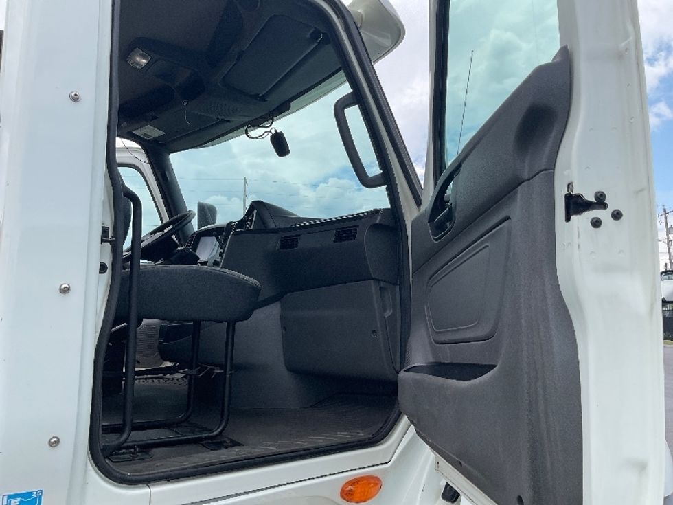 Day Cab Tractor-Heavy Duty Tractors-International-2019-LT625-Brook Park-OH-374,577\n\t\tmiles-$ 24,250 - Image 12