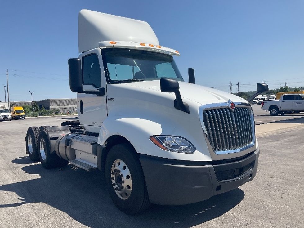 Day Cab Tractor-Heavy Duty Tractors-International-2019-LT625-Cambridge-ON-303,993\n\t\tkm-$ 35,750 - Image 1