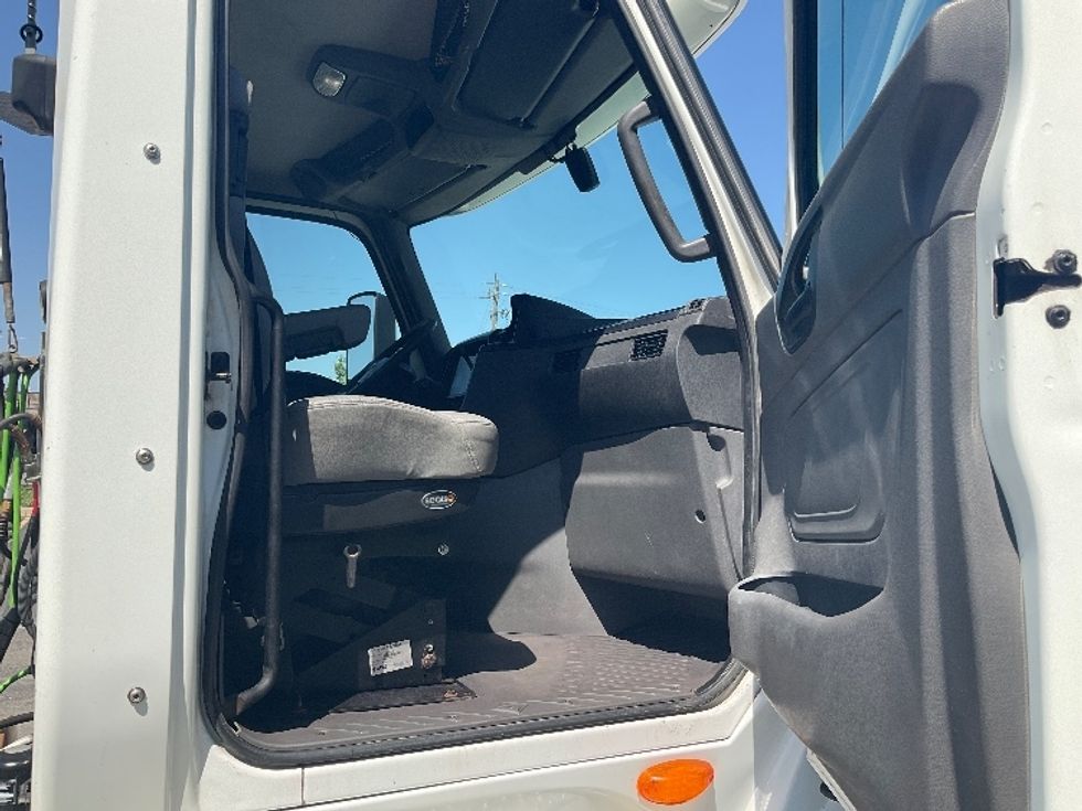 Day Cab Tractor-Heavy Duty Tractors-International-2019-LT625-Cambridge-ON-303,993\n\t\tkm-$ 35,750 - Image 12