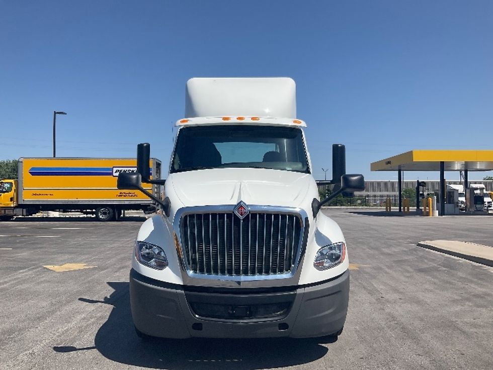 Day Cab Tractor-Heavy Duty Tractors-International-2019-LT625-Cambridge-ON-303,993\n\t\tkm-$ 35,750 - Image 2