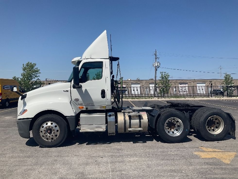Day Cab Tractor-Heavy Duty Tractors-International-2019-LT625-Cambridge-ON-303,993\n\t\tkm-$ 35,750 - Image 4