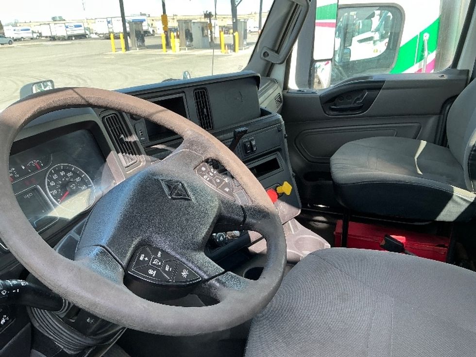 Day Cab Tractor-Heavy Duty Tractors-International-2019-LT625-Cambridge-ON-438,194\n\t\tkm-$ 31,500 - Image 10