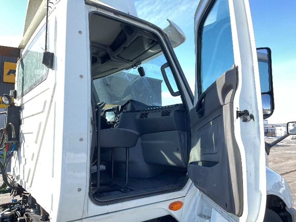 Day Cab Tractor-Heavy Duty Tractors-International-2019-LT625-Cambridge-ON-438,194\n\t\tkm-$ 31,500 - Image 12