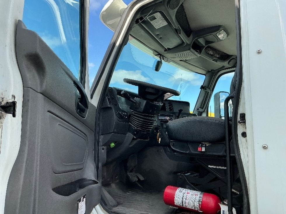 Day Cab Tractor-Heavy Duty Tractors-International-2019-LT625-Cambridge-ON-438,194\n\t\tkm-$ 31,500 - Image 9