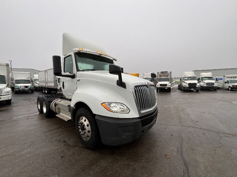 Day Cab Tractor-Heavy Duty Tractors-International-2019-LT625-Cambridge-ON-450,201\n\t\tkm-$ 31,500 - Image 1