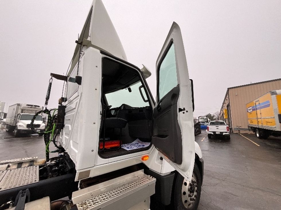 Day Cab Tractor-Heavy Duty Tractors-International-2019-LT625-Cambridge-ON-450,201\n\t\tkm-$ 31,500 - Image 12