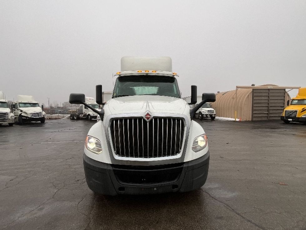 Day Cab Tractor-Heavy Duty Tractors-International-2019-LT625-Cambridge-ON-450,201\n\t\tkm-$ 31,500 - Image 2