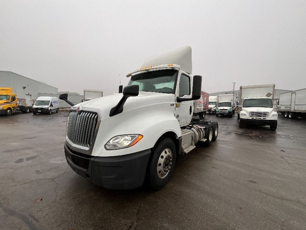 Day Cab Tractor-Heavy Duty Tractors-International-2019-LT625-Cambridge-ON-450,201\n\t\tkm-$ 31,500 - Image 3