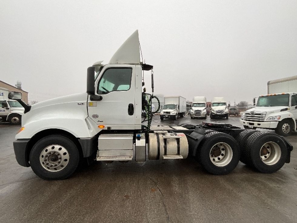 Day Cab Tractor-Heavy Duty Tractors-International-2019-LT625-Cambridge-ON-450,201\n\t\tkm-$ 31,500 - Image 4