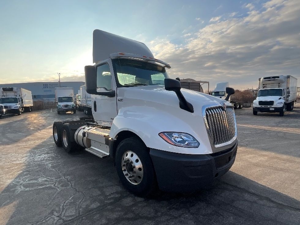 Day Cab Tractor-Heavy Duty Tractors-International-2019-LT625-Cambridge-ON-478,544\n\t\tkm-$ 31,500 - Image 1