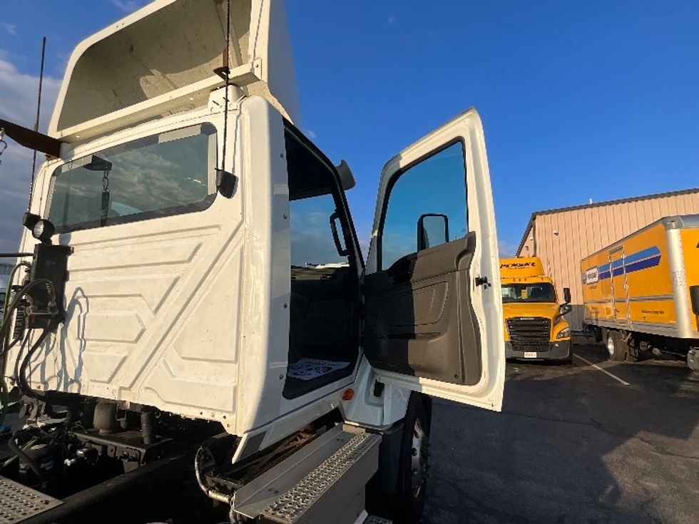 Day Cab Tractor-Heavy Duty Tractors-International-2019-LT625-Cambridge-ON-478,544\n\t\tkm-$ 31,500 - Image 12