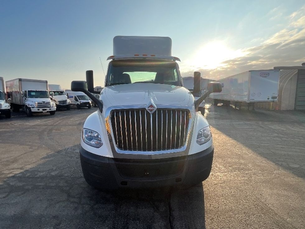 Day Cab Tractor-Heavy Duty Tractors-International-2019-LT625-Cambridge-ON-478,544\n\t\tkm-$ 31,500 - Image 2