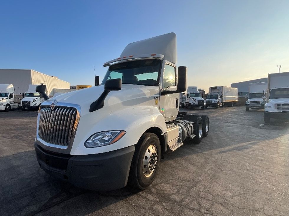 Day Cab Tractor-Heavy Duty Tractors-International-2019-LT625-Cambridge-ON-478,544\n\t\tkm-$ 31,500 - Image 3