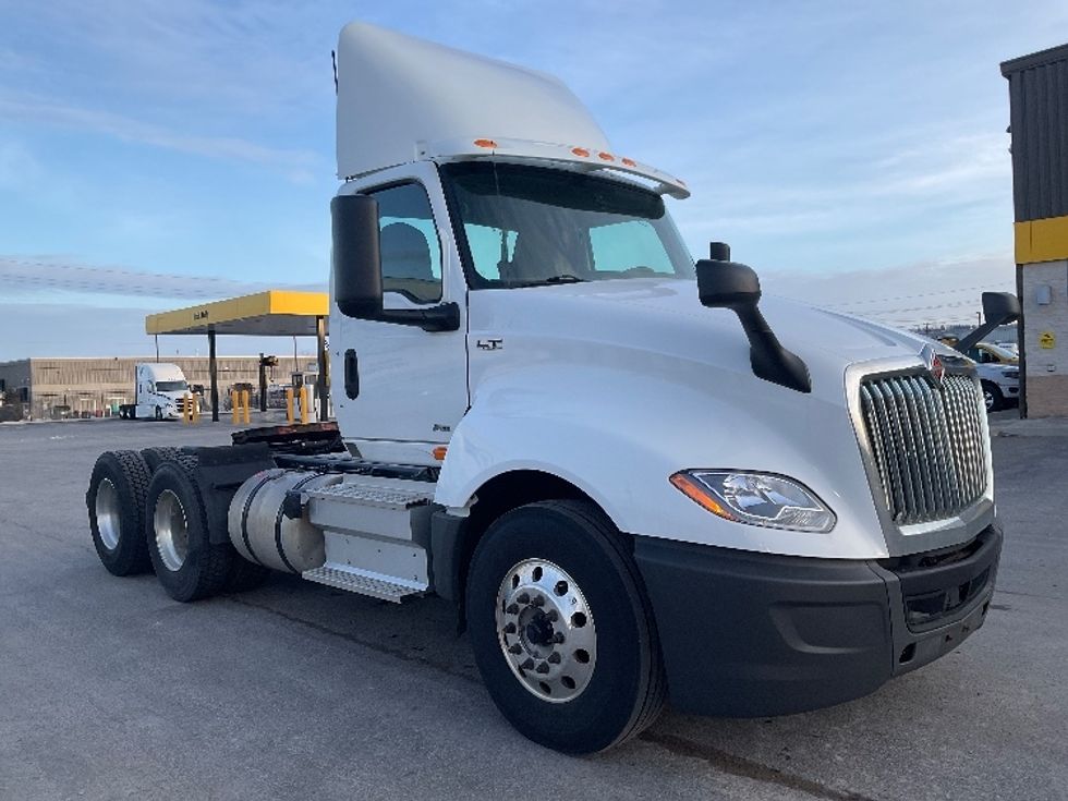 Day Cab Tractor-Heavy Duty Tractors-International-2019-LT625-Cambridge-ON-487,763\n\t\tkm-$ 31,500 - Image 1