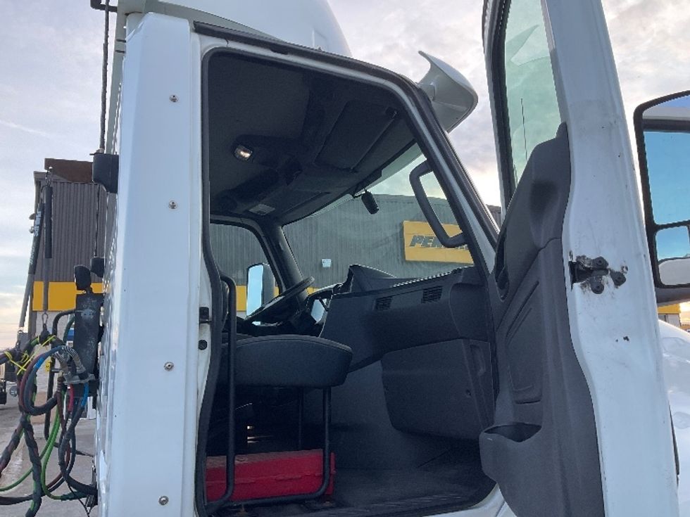 Day Cab Tractor-Heavy Duty Tractors-International-2019-LT625-Cambridge-ON-487,763\n\t\tkm-$ 31,500 - Image 12