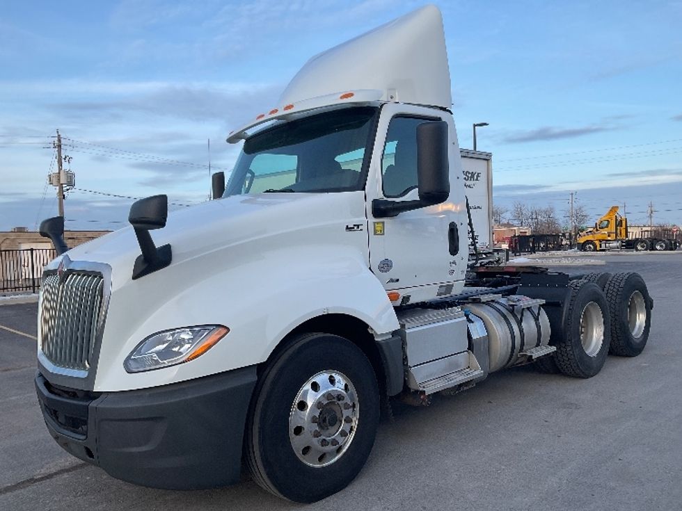 Day Cab Tractor-Heavy Duty Tractors-International-2019-LT625-Cambridge-ON-487,763\n\t\tkm-$ 31,500 - Image 3