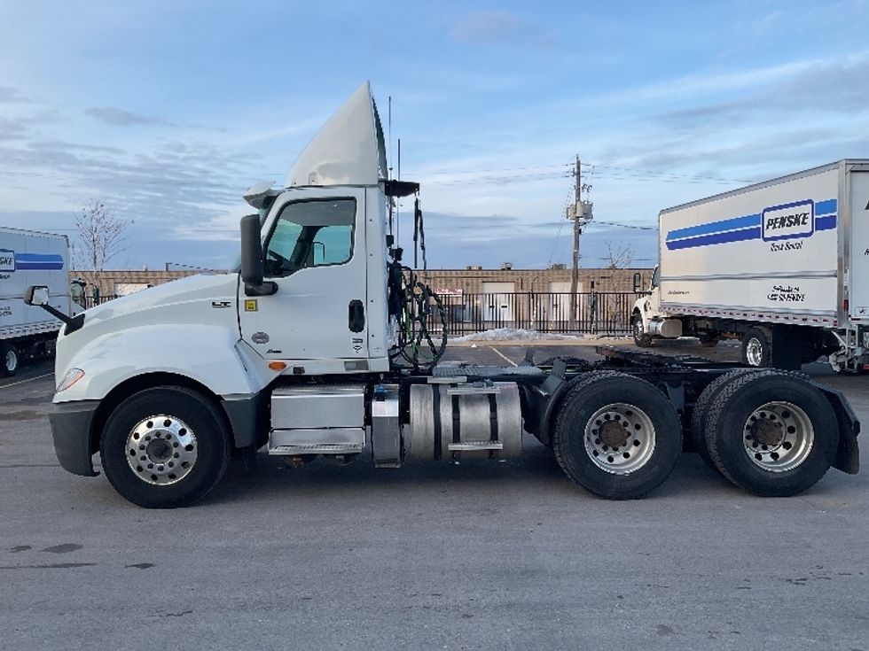 Day Cab Tractor-Heavy Duty Tractors-International-2019-LT625-Cambridge-ON-487,763\n\t\tkm-$ 31,500 - Image 4